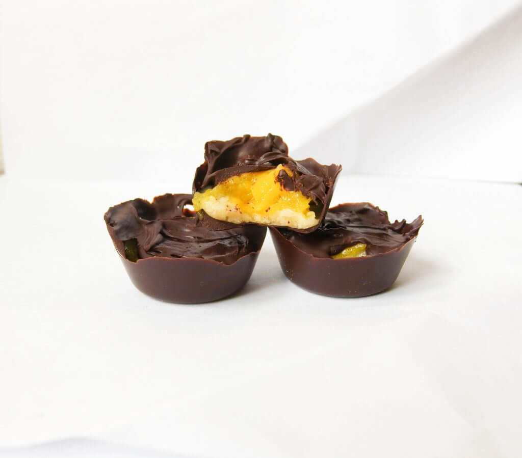 Dark Chocolate Mango Macadamia Nut Butter Cups | yupitsvegan.com. Delectable, uniquely-flavored little cups filled with toasted coconut macadamia nut butter and lightly sweetened mango. 