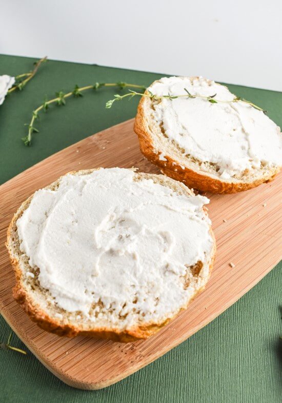Easy Cultured Cashew Cream Cheese | yupitsvegan.com. Simple #vegan cashew cream cheese that is made with only 2 ingredients!