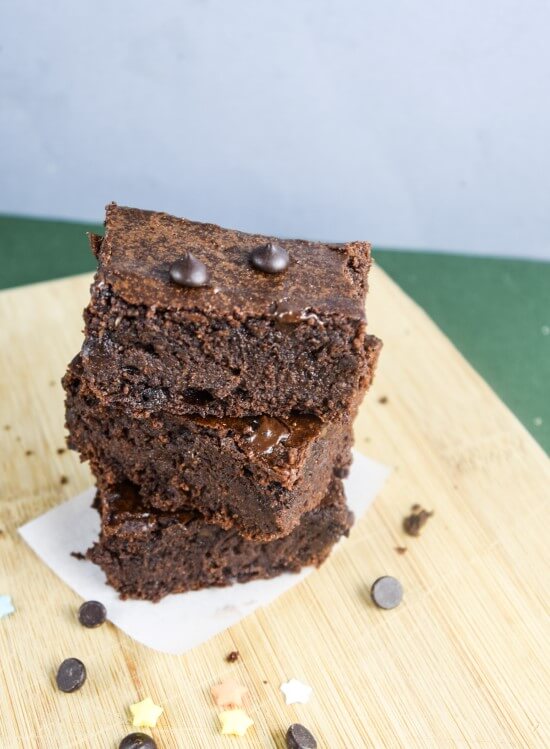 Gluten-free Vegan Walnut Brownies | yupitsvegan.com. Wholesome, fudgy, chewy vegan brownies that are gluten-free and made from walnuts.
