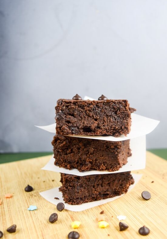 Gluten-free Vegan Walnut Brownies | yupitsvegan.com. Wholesome, fudgy, chewy vegan brownies that are gluten-free and made from walnuts.