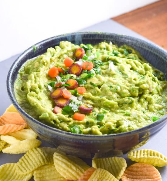 Thai Green Curry Guacamole | Yup, it's Vegan. Easy Asian fusion guacamole packed with fresh Thai flavors!