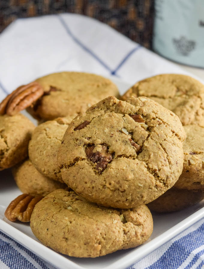 Warm cinnamon, crunchy candied pecans, vanilla infused toasted oats, and maple syrup come together to make a delectable crunchy texture in a light autumn cookie