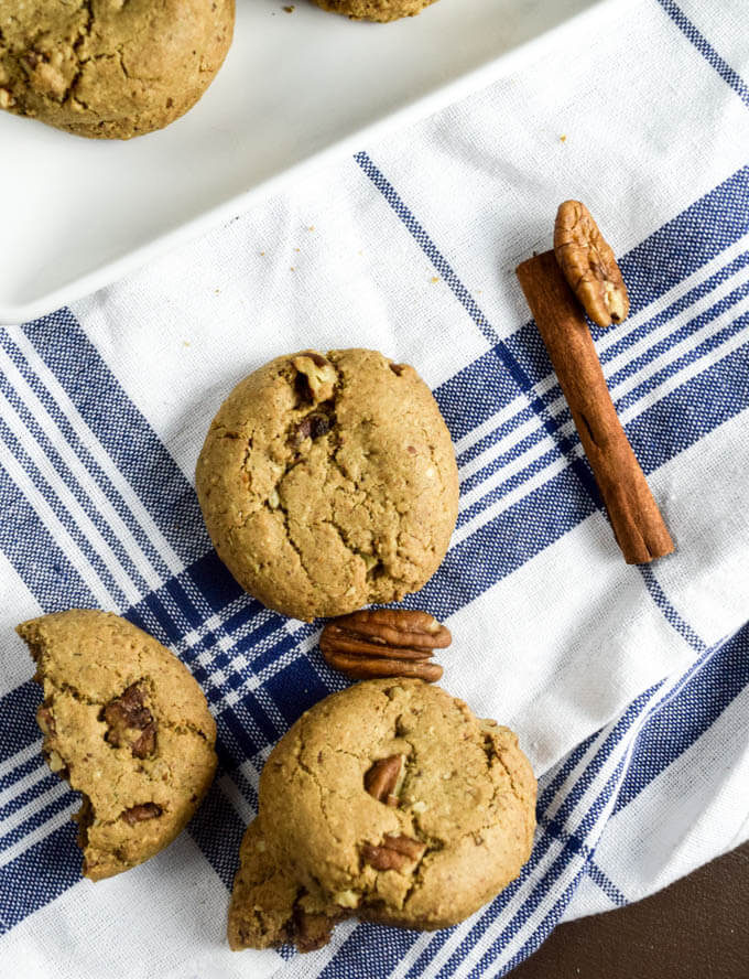 Glutenfree and vegan maple pecan cookies with coconut sugar, cinnamon, and maple candied pecans make the perfect holiday treat