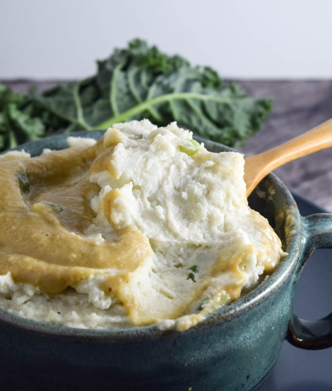 3-Ingredient Ultra Creamy Vegan Roasted Garlic Mashed Potatoes with White Bean Gravy | yupitsvegan.com. Healthy and delicious garlicky vegan mashed potatoes with no added oil or butter!
