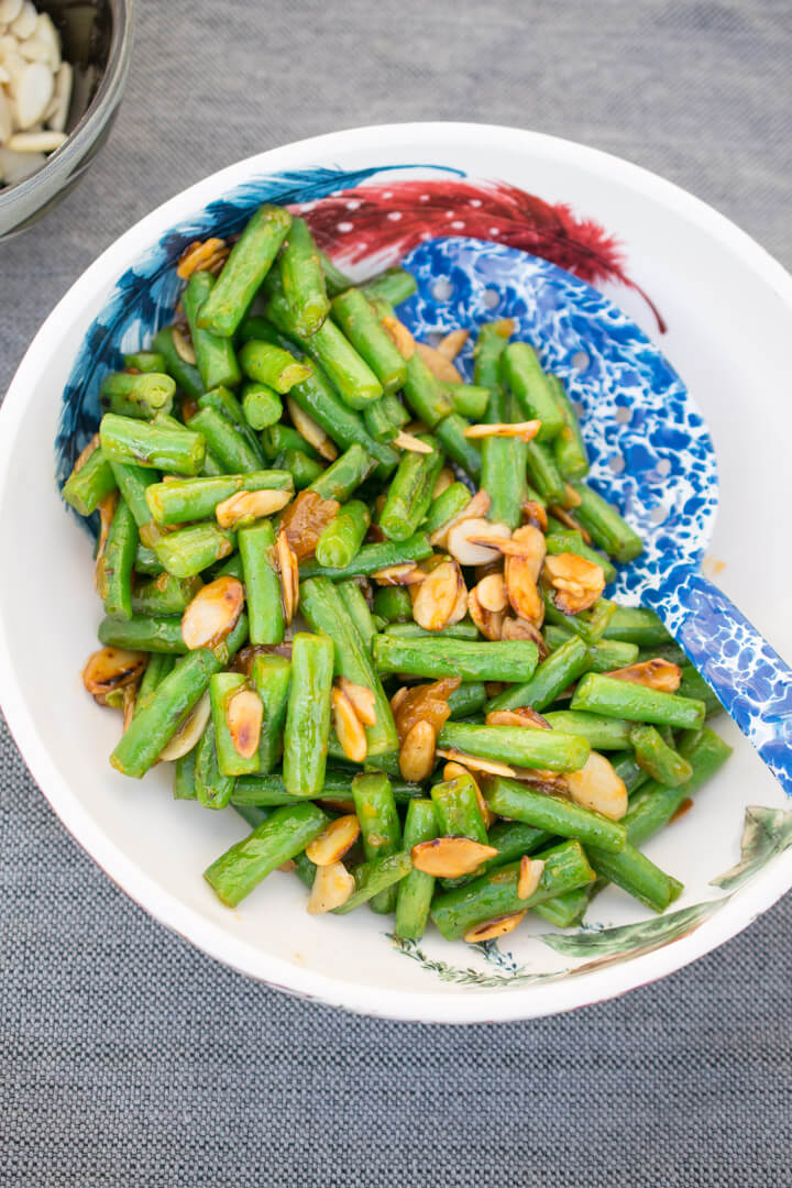 Finished dish of apricot glazed green beans in a serving bowl.